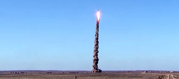 Пуск модернизированной противоракеты системы ПРО на полигоне Сары-Шаган - Sputnik Brasil