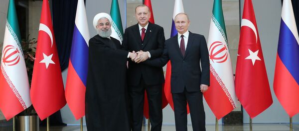 Russian President Vladimir Putin, Turkish President Recep Tayyip Erdogan and Iranian President Hassan Rouhani, right to left, pose for a photo before a meeting in Ankara - Sputnik Brasil