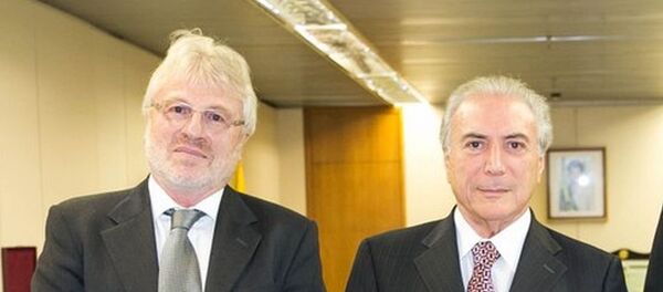 Denis Rosenfield ao lado do presidente Michel Temer - Sputnik Brasil