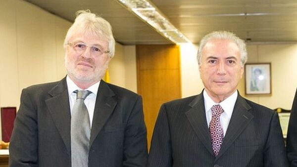 Denis Rosenfield ao lado do presidente Michel Temer - Sputnik Brasil