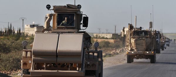 Material bélico das tropas estrangeiras perto da cidade síria de Manbij - Sputnik Brasil