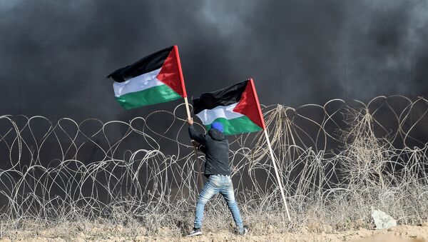 Manifestante palestino na fronteira entre Gaza e Israel (foto de arquivo) - Sputnik Brasil