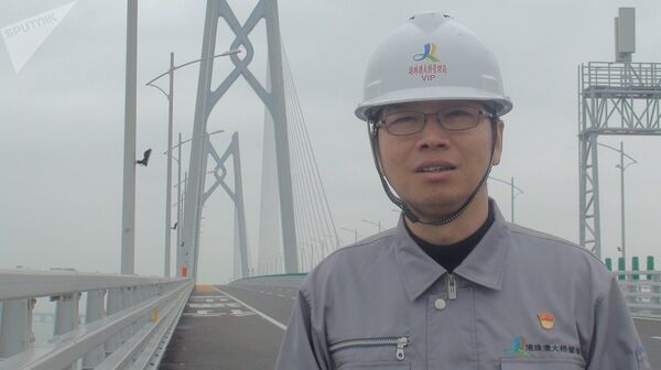 Engenheiro Zhang Jinwen sobre a ponte Hong Kong-Zhuhai-Macau Engenheiro Zhang Jinwen sobre a ponte Hong Kong-Zhuhai-Macau - Sputnik Brasil