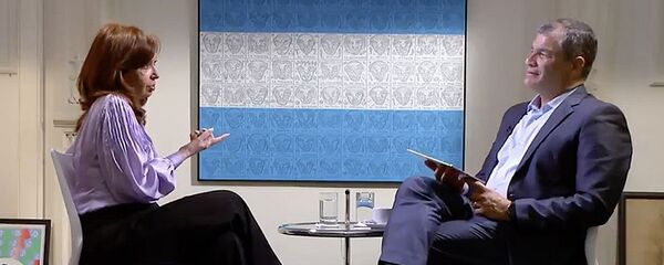 Cristina Kirchner conversa com Rafael Correa na RT - Sputnik Brasil