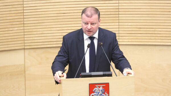 O novo primeiro-ministro lituano, Saulius Skvernelis, fala durante uma sessão do Seimas da República da Lituânia, em Vilnius, a 13 de dezembro de 2016. - Sputnik Brasil