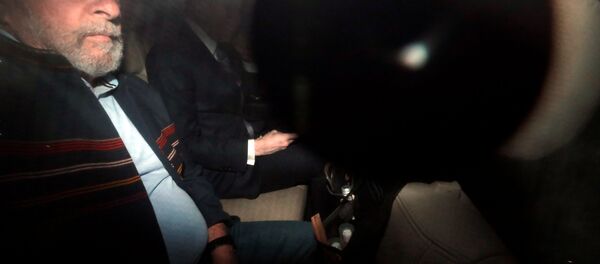 Lula em carro a caminho de Sindicato em São Bernardo do Campo - Sputnik Brasil