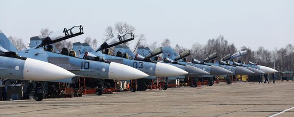 Caças multifuncionais Su-30 e Su-35 nas competições - Sputnik Brasil