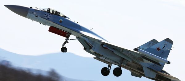 Caça Su-35 no ar durante o concurso em Primorie - Sputnik Brasil