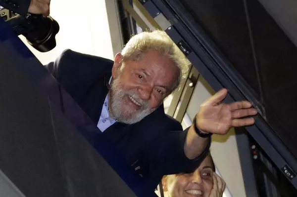 Transferência de Lula para São Paulo é autorizada pela Justiça Transferência de Lula para São Paulo é autorizada pela Justiça - Sputnik Brasil