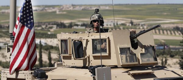 Soldado norte-americano em Manbij, norte da Síria, 4 de abril de 2018 - Sputnik Brasil