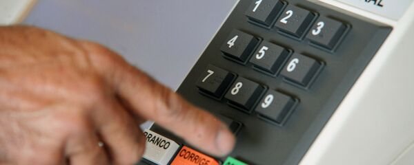 Sessão de orientações sobre o uso correto da urna eletrônica e a importância do voto. - Sputnik Brasil