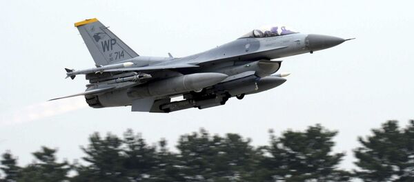 Caça F-16 da Força Aérea dos EUA (foto de arquivo) - Sputnik Brasil