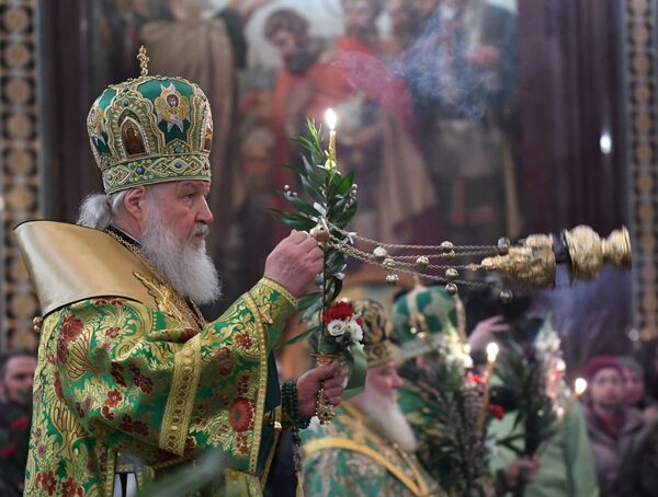 O patriarca Kirill, a mais alta autoridade da Igreja Ortodoxa Russa, realiza uma missa nas vésperas do Domingo de Ramos, em Moscou - Sputnik Brasil