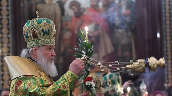 O patriarca Kirill, a mais alta autoridade da Igreja Ortodoxa Russa, realiza uma missa nas vésperas do Domingo de Ramos, em Moscou - Sputnik Brasil