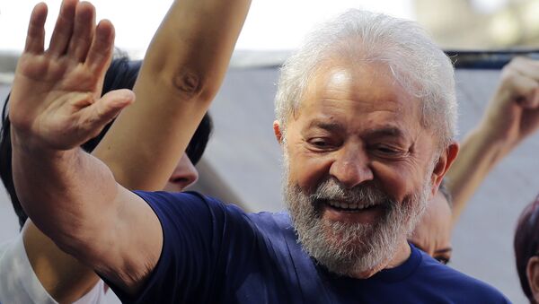 Lula em missa em homenagem à sua esposa falecida, Marisa Letícia, na cidade de São Bernardo do Campo, em São Paulo. - Sputnik Brasil