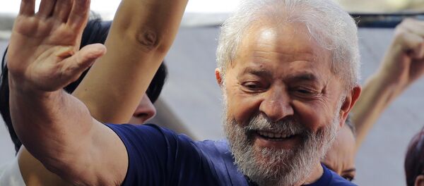 Lula em missa em homenagem à sua esposa falecida, Marisa Letícia, na cidade de São Bernardo do Campo, em São Paulo. - Sputnik Brasil