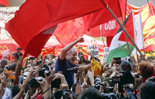 Lula em ato no Sindicato dos Metalúrgicos do ABC. Lula em ato no Sindicato dos Metalúrgicos do ABC. - Sputnik Brasil