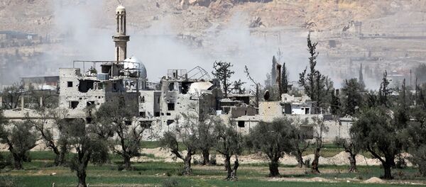 Forças governamentais sírias avançam com ofensiva na cidade de Douma, último baluarte de rebeldes na região de Ghouta Oriental, 8 de abril de 2018 - Sputnik Brasil