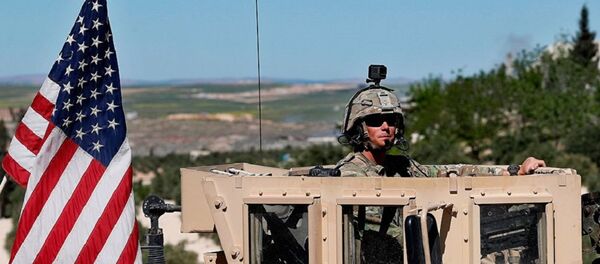 Militar norte-americano na cidade de Manbij, Síria Militar norte-americano na cidade de Manbij, Síria - Sputnik Brasil