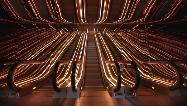 Ilusão de ótica de uma única escada rolante na recepção de um hotel em Nova York, 1º de junho de 2017 - Sputnik Brasil