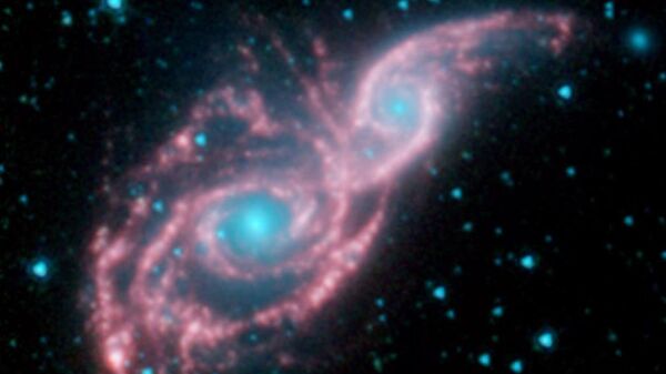 Dois olhos azuis com uma máscara iluminada, nesta foto, são o produto da fusão das galáxias NGC 2207 e IC 2163 - Sputnik Brasil