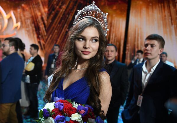 Miss Rússia 2018, Yulia Polyachikhina, durante a cerimônia de condecoração das finalistas do concurso, em Moscou - Sputnik Brasil