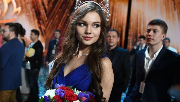 Miss Rússia 2018, Yulia Polyachikhina, durante a cerimônia de condecoração das finalistas do concurso, em Moscou - Sputnik Brasil