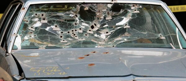 Carro de dois suspeitos negros mortos após uma perseguição pela polícia dos EUA, em Cleveland. Carro de dois suspeitos negros mortos após uma perseguição pela polícia dos EUA, em Cleveland. - Sputnik Brasil