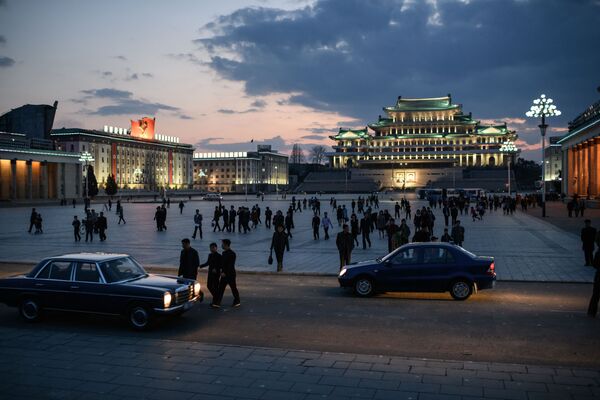 Praça Kim Il-sung, Pyongyang, 15 de abril de 2018 - Sputnik Brasil