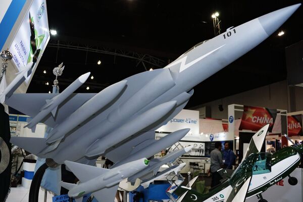 China acelera e eleva produção de caça multifuncional JF-17 China acelera e eleva produção de caça multifuncional JF-17 - Sputnik Brasil