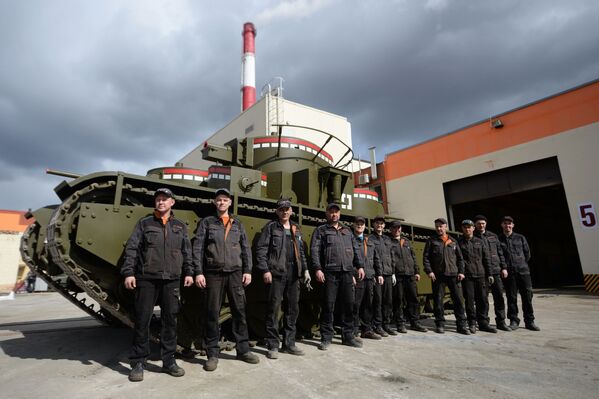 Teste da réplica do T-35 soviético em Ekaterinburgo, Rússia - Sputnik Brasil