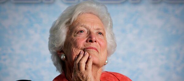 Ex-primeira-dama dos EUA Barbara Bush durante um evento em Orlando, na Flórida, em 2005 - Sputnik Brasil