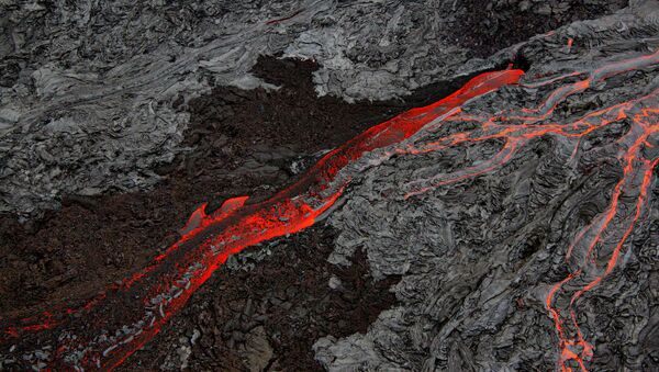 O Parque Nacional dos Vulcões do Havaí. Dois dos vulcões mais ativos do mundo, o Mauna Loa e o Kilauea, sobressaem-se sobre o Oceano Pacífico neste local - Sputnik Brasil