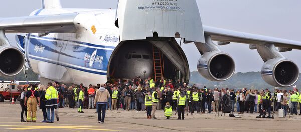 Boeing 737 transportado pelo cargueiro Antonov An-124, aeroporto de Friedrichshafen, Alemanha, 23 de setembro de 2017 Boeing 737 transportado pelo cargueiro Antonov An-124, aeroporto de Friedrichshafen, Alemanha, 23 de setembro de 2017 - Sputnik Brasil