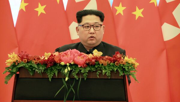 Líder da Coreia do Norte, Kim Jong Un discursa durante viagem a Pequim, China - Sputnik Brasil