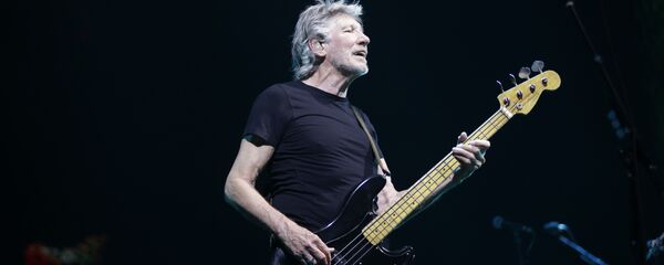 Roger Waters se apresenta em um concerto em Assago, na Itália Roger Waters se apresenta em um concerto em Assago, na Itália - Sputnik Brasil