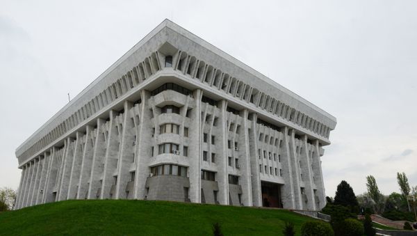 Parlamento do Quirguistão, em Bishkek Parlamento do Quirguistão, em Bishkek - Sputnik Brasil