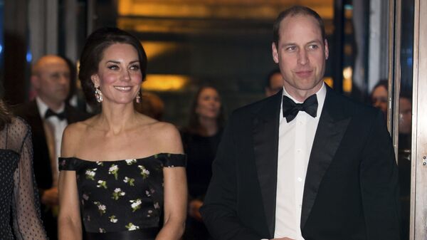 Duquesa de Cambridge, Kate Middleton, e príncipe William no tapete vermelho do Bafta, prêmio cinematográfico do Reino Unido - Sputnik Brasil