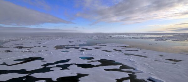 Superfície do oceano congelada no Ártico - Sputnik Brasil