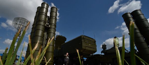 Sistemas de defesa antiaérea russos S-300 - Sputnik Brasil