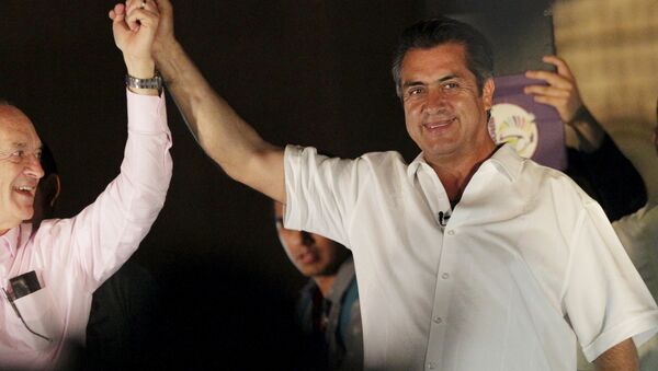 Jaime Rodriguez, independent candidate for governor of Nuevo Leon state, celebrates his victory after midterm elections in Monterrey, June 7, 2015. - Sputnik Brasil