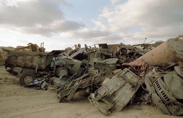 Cemitério do equipamento radiativo que foi usado para liquidar consequências negativas da catástrofe na Usina Nuclear de Chernobyl - Sputnik Brasil