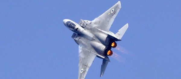 Caça F-15 israelense durante um show aéreo por ocasião do 70º aniversário da criação do Estado de Israel, Tel Aviv, 12 de abril de 2018 - Sputnik Brasil