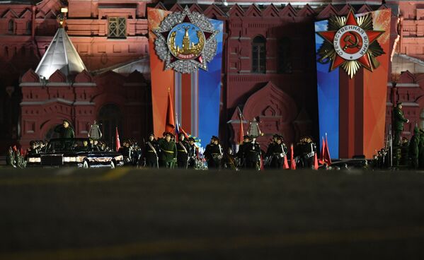 Durante o ensaio do desfile militar na Praça Vermelha - Sputnik Brasil