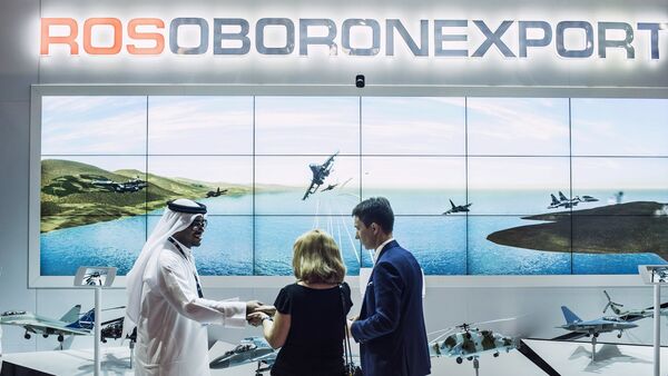 O estande da Rosoboronexport, na exibição internacional em 2015, em Dubai. - Sputnik Brasil