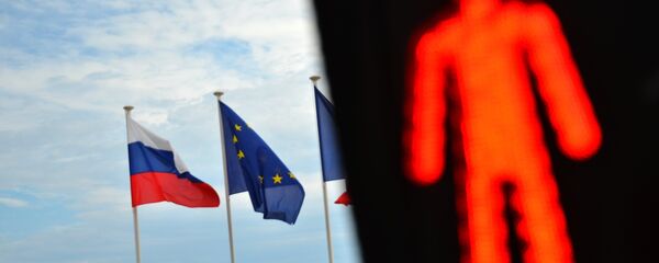 Bandeiras da Rússia, UE, França - Sputnik Brasil