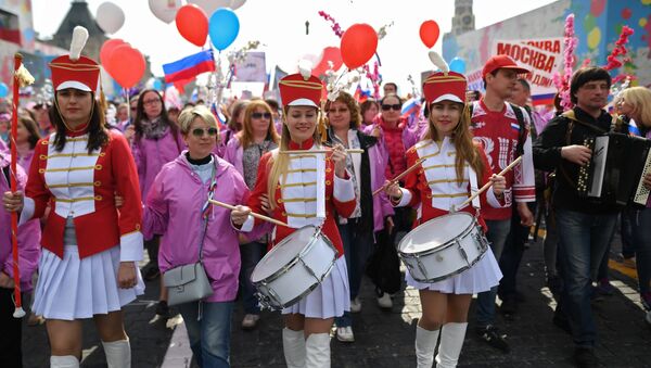 Participants of a May Day demonstration at Red Square in Moscow - Sputnik Brasil