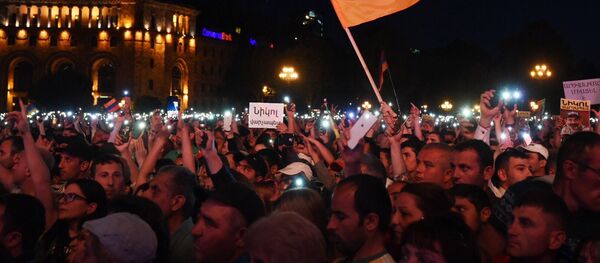 Protestos populares na Armênia, em abril de 2018 - Sputnik Brasil
