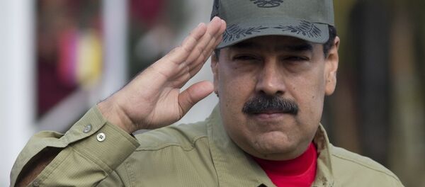 Presidente da Venezuela, Nicolás Maduro, durante desfile militar em homenagem ao 16º aniversário da volta do ex-presidente Hugo Chávez ao poder Presidente da Venezuela, Nicolás Maduro, durante desfile militar em homenagem ao 16º aniversário da volta do ex-presidente Hugo Chávez ao poder - Sputnik Brasil