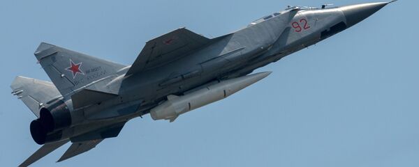 O caça polivalente MiG-31 com míssil hipersônico russo Kinzhal durante a parte aérea dos ensaios do desfile militar do Dia da Vitória em Moscou - Sputnik Brasil